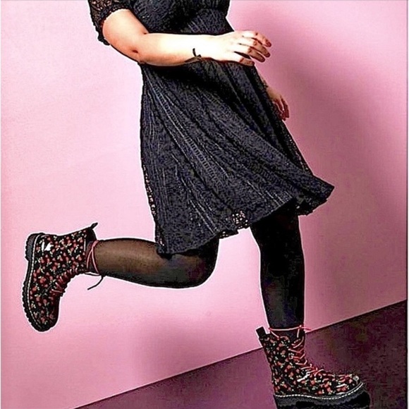 Betsey Johnson Floral Rose Combat Boot Patent Leather 8.5M Dark Princess Goth - Picture 15 of 16